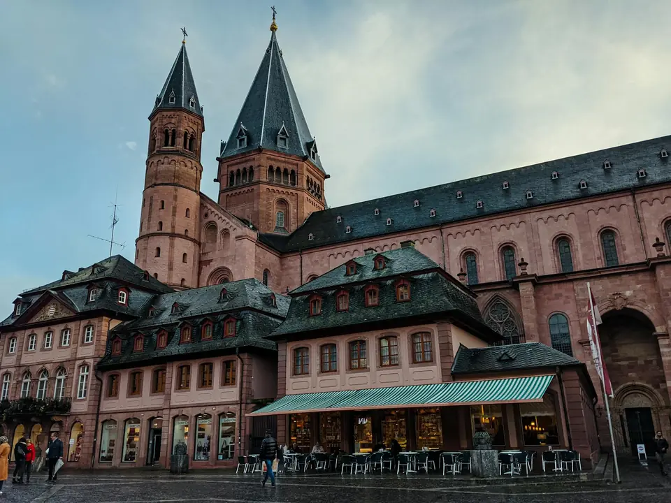 Mainz Mainzer Dom St. Martin auf dem Marktplatz — romanischer Kaiserdom und Wahrzeichen der rheinland-pfälzischen Landeshauptstadt