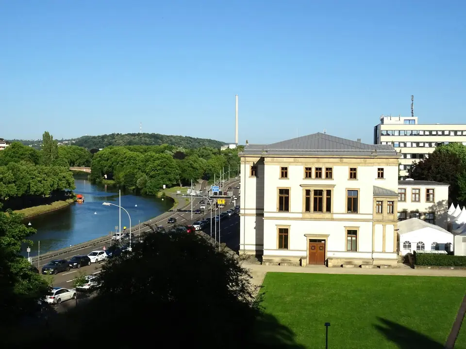 Saarbrücken Saarbrücken — saarländische Landeshauptstadt an der Saar und französischen Grenze