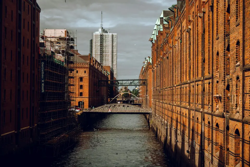 Hamburg Speicherstadt in Hamburg-HafenCity — UNESCO-Welterbe mit historischen Lager- und Gewerbe-Räumen