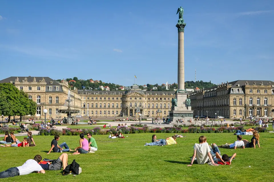 Stuttgart Schlossplatz Stuttgart mit Königsbau und Neuem Schloss — repräsentatives Zentrum der baden-württembergischen Landeshauptstadt